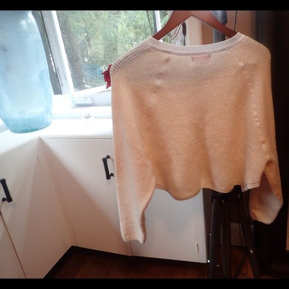 Super soft Urban Outfitters sweater - Picture 2 of 3